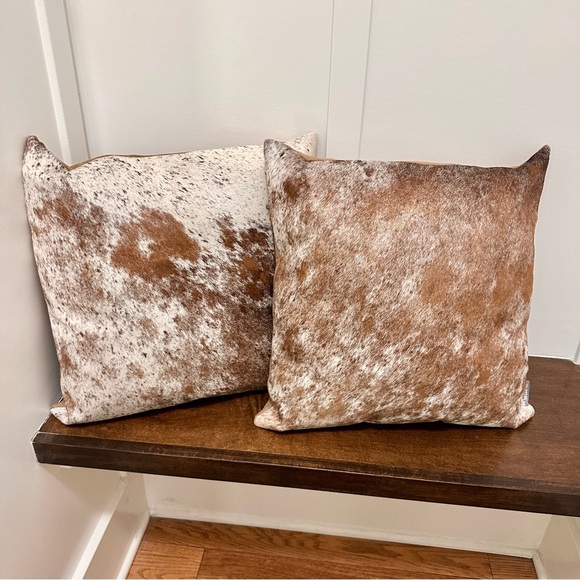 Set of 2 Cowhide Pillows 17 x 17 Inches Brown Beige Tan White EUC! Home Decor - Picture 4 of 13